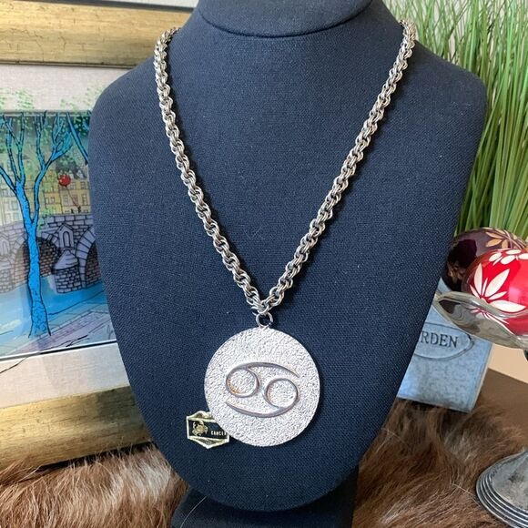1970’s Vintage Dual Link Silver Tone Zodiac Cancer Crab Necklace - Picture 6 of 9
